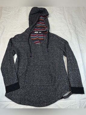 Cato Heathered Black Hoodie with Multicolor Striped Hood Lining